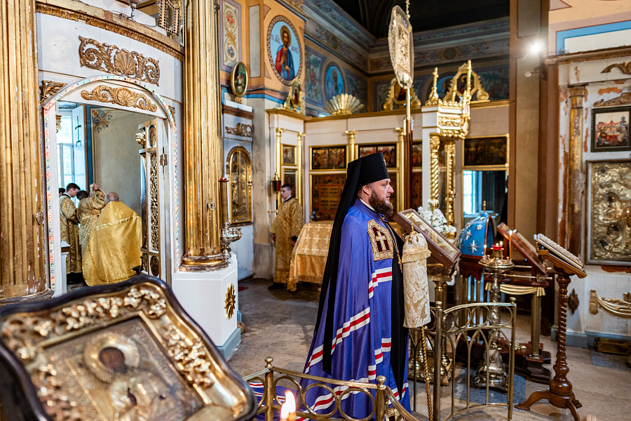 Архиерейское богослужение в Михаило-Архангельском храме села Михайловского г.о. Домодедово